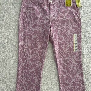 LEE Rose Floral Natural Fit Stretch Capri Pants.  Size 16M. NWT